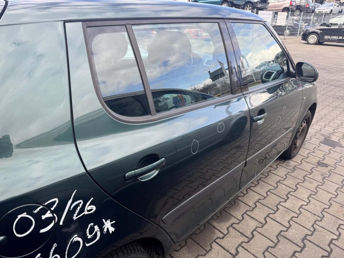 Skoda Fabia 2 original T&uuml;r hinten rechts LF6K Highland Gr&uuml;n Flie&szlig;heck Rohbau Bj.2008